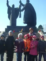 Мемориал "Родина-мать вручает оружие сыну"