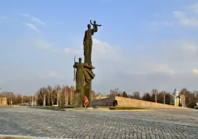 Монумент воинской и трудовой славы