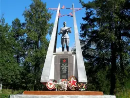 Мемориальный парк «Роща пятисот» на окраине города Кингисеппа в Ленинградской области, фотография 2