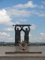 Монумент «Тыл — фронту»