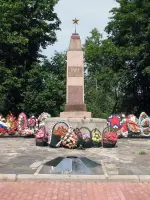 Братская могила советских воинов
