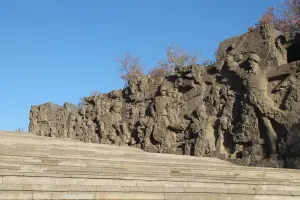 Стены-руины