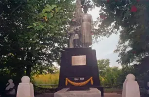Памятник погибшим в годы Великой Отечественной войны – братская могила