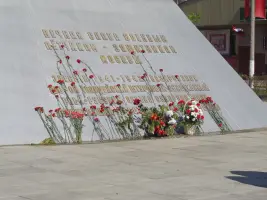 Памятник летчикам 108-го Гвардейского штурмового авиационного ордена Суворова полка, фотография 2