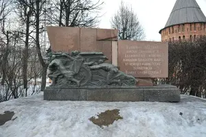 Памятный знак в честь освободителей Смоленска и Смоленской области от немецко-фашистских захватчиков, фотография 2