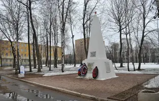 Памятник работникам смоленского медицинского института