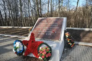Обелиск советским гражданам, зверски замученными фашистскими палачами в 1941-1943 годах в концентрационном лагере № 126, фотография 3