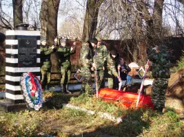 Братское захоронение в д.Шарино, фотография 2