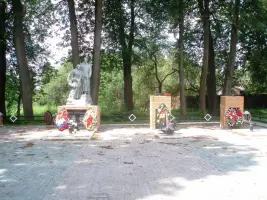 Братское захоронение в д.Шарино, фотография 3