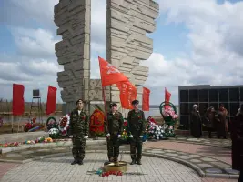 Памятник погибшим героям. р.п. Белый Яр