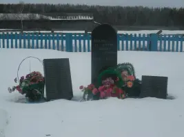 Памятные доски в селе Уталай