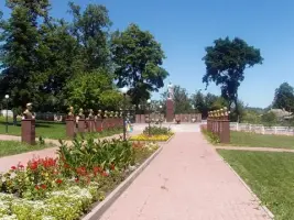Памятник погибшим в годы ВОВ в парке им. Г.Д.Гая