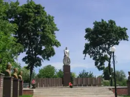 Памятник погибшим в годы ВОВ в парке им. Г.Д.Гая, фотография 2