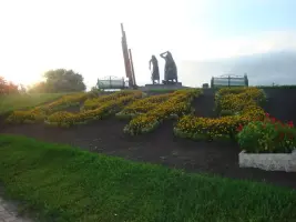 Памятник женщинам - строителям железной дороги «Старый Оскол - Ржава» в 1943 году, фотография 2
