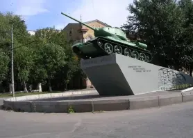 Памятник героическому труду «Кировчане - фронту»