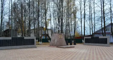 Сквер у памятника погибшим воинам-вахтанцам, фотография 2