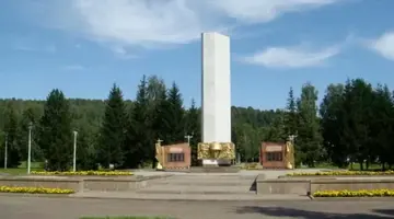Монумент Славы в городском парке г. Междуреченска