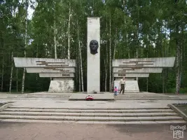 Памятник военным лётчикам в парке Сосновка (Санкт-Петербург)
