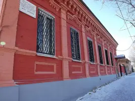 Мемориальная доска на доме, где работал Муса Джалиль (Муса Мустафович Залилов). Бюро укома Орска. 1925 год
