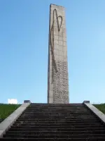 Монумент к 400-летию г. Орла (на стрелке между реками Окой и Орликом)