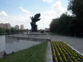 Монумент к 400-летию г. Орла (на стрелке между реками Окой и Орликом), фотография 4