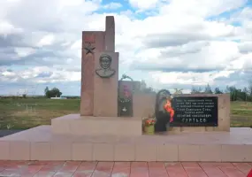 Памятный знак «Передний край боев 308-й стрелковой дивизии генерал-майора Л.Н.Гуртьева 3 августа 1942г.», фотография 2