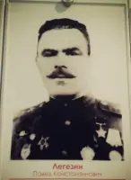 Город Орёл. Мемориальная доска памяти Героя Советского Союза Легезина Павла Константиновича (1918−1944), фотография 2