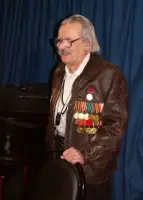 Поэту-фронтовику Евгению Аграновичу (1918−2010)