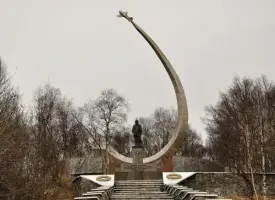 Мемориал славы авиаторам-североморцам, погибшим в море в годы войны