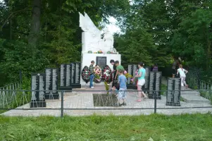 «Мы свято чтим их память…». Братская могила в с. Шанский Завод