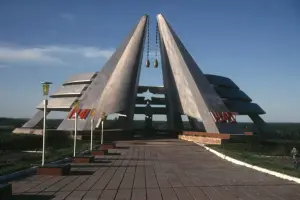 Мемориальный комплекс в память о воинах, павших в Великую Отечественную войну, фотография 2