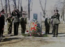 Памятник-обелиск погибшим воинам в Великой Отечественной войне в парке Верхней Сысерти