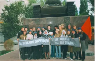 Танк на почетном пьедестале, фотография 2