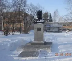 Памятник-бюст герою СССР Ефиму Семёновичу Белинскому