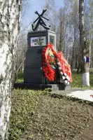 Памятник - мемориальный знак в честь ополченцев 264-го ОПАБа