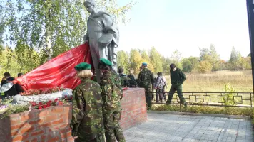 Памятник в память о павших воинах в деревне Кузьминское, фотография 3