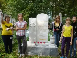 Стела Ленинградцам-блокадникам, эвакуированным в город Молотов и похороненным на Егошихинском некрополе