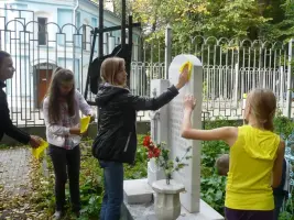 Стела Ленинградцам-блокадникам, эвакуированным в город Молотов и похороненным на Егошихинском некрополе, фотография 2