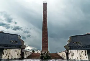 Монумент героическим защитникам Ленинграда