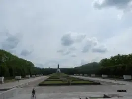 Воин-освободитель в Трептов-парке, Берлин