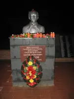 "Парк Суворова": Памятник Герою Советского Союза С.Р. Суворову, воинский мемориал, Вечный Огонь