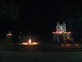"Парк Суворова": Памятник Герою Советского Союза С.Р. Суворову, воинский мемориал, Вечный Огонь, фотография 3