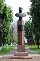 Бронзовый бюст дважды Героя Советского Союза, лётчика-истребителя Василия Александровича Зайцева, фотография 2