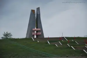 Мемориал погибшим воинам 28 Красной Армии, поселок Холхута