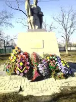 Мемориал - Братская могила советских воинов в станице Бессергеневская
