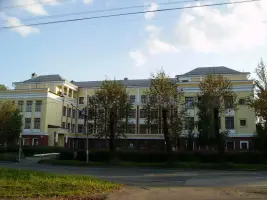 Памятник госпиталю в школе