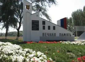 Памятник кубанским лётчикам «Самолёт МИГ-21» и стела памяти, фотография 3