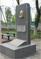 Обелиск «Ваш подвиг пронизанный солнечным светом потомки с сердцах у себя сохранят»