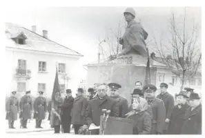 Памятник землякам, погибшим в годы войны