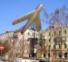 Памятник-самолет Миг-17